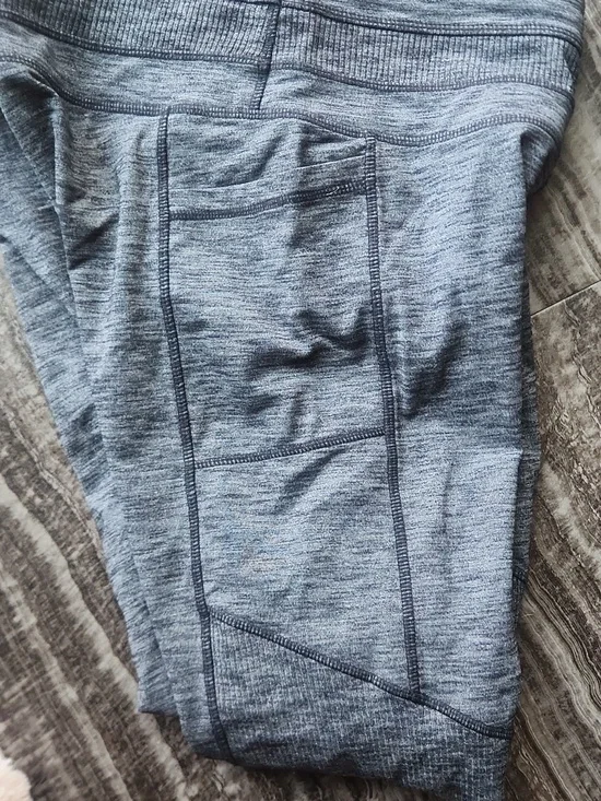 Athleta gray jogger leggings with pockets Size Medium - Picture 5 of 6